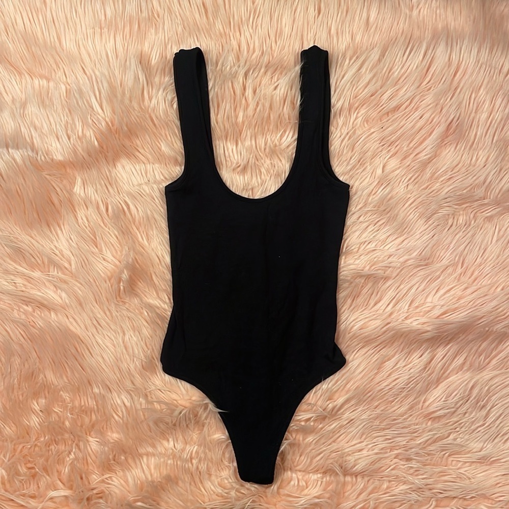 NBD Woman’s Black Ribbed Fabric Scoop Neckline Thong Bodysuit Size Small